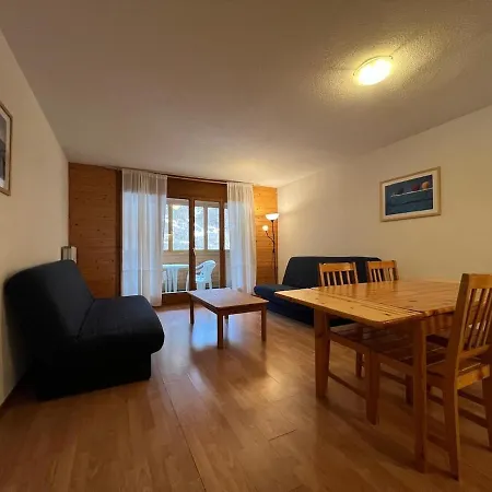 4 Person Loggia With Parking 아파트